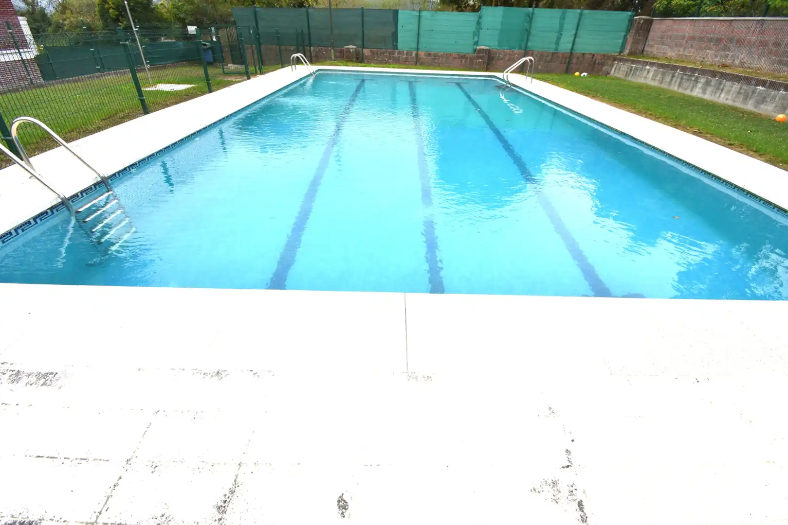 Bajo con piscina en venta en Calle la Bolera, imagen 2