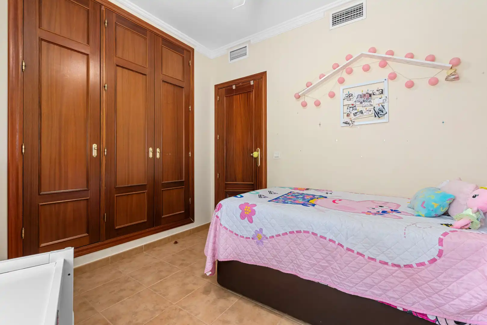 Habitación de Ático en venta en Estepona con Aire acondicionado, Terraza y Trastero