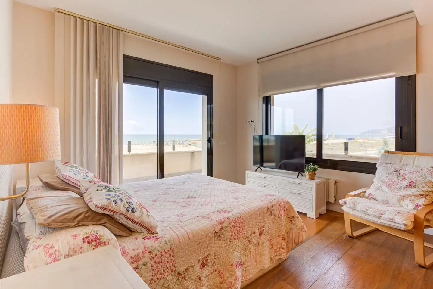 Schlafzimmer von Haus oder Chalet zum Verkauf in Castelldefels mit Klimaanlage, Heizung und Privatgarten
