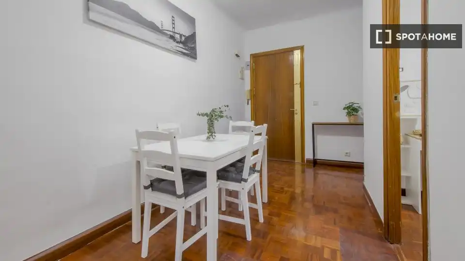 Room in Ciudad Jardín