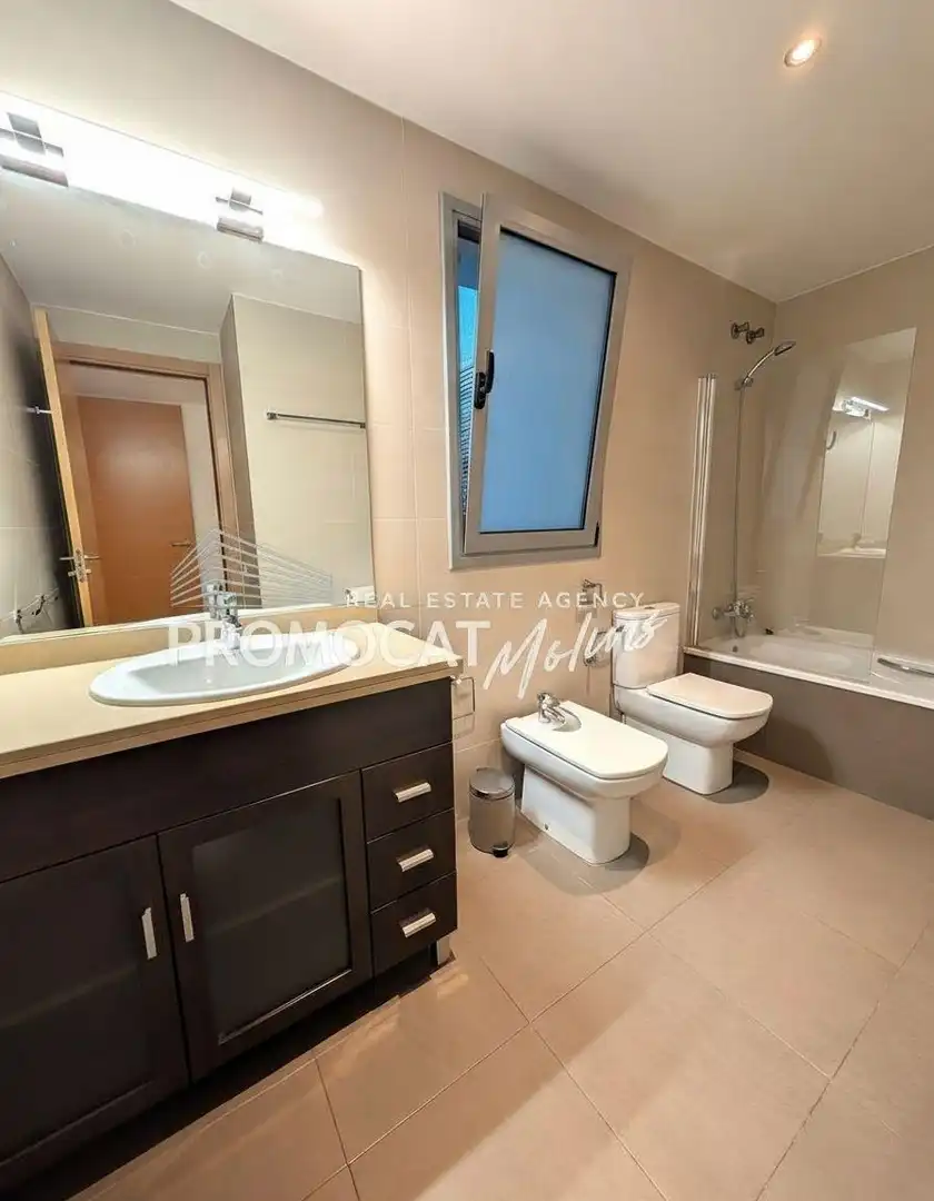 Bathroom of Flat for sale in Molins de Rei  with Air Conditioner, Heating and Furnished