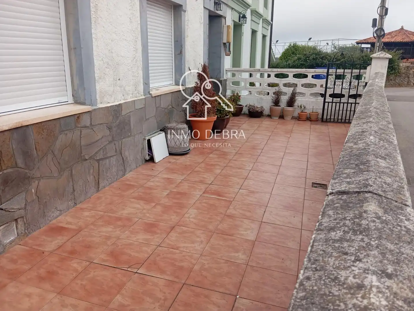 Außenansicht von Wohnung zum Verkauf in Muros de Nalón mit Terrasse, Abstellraum und Möbliert
