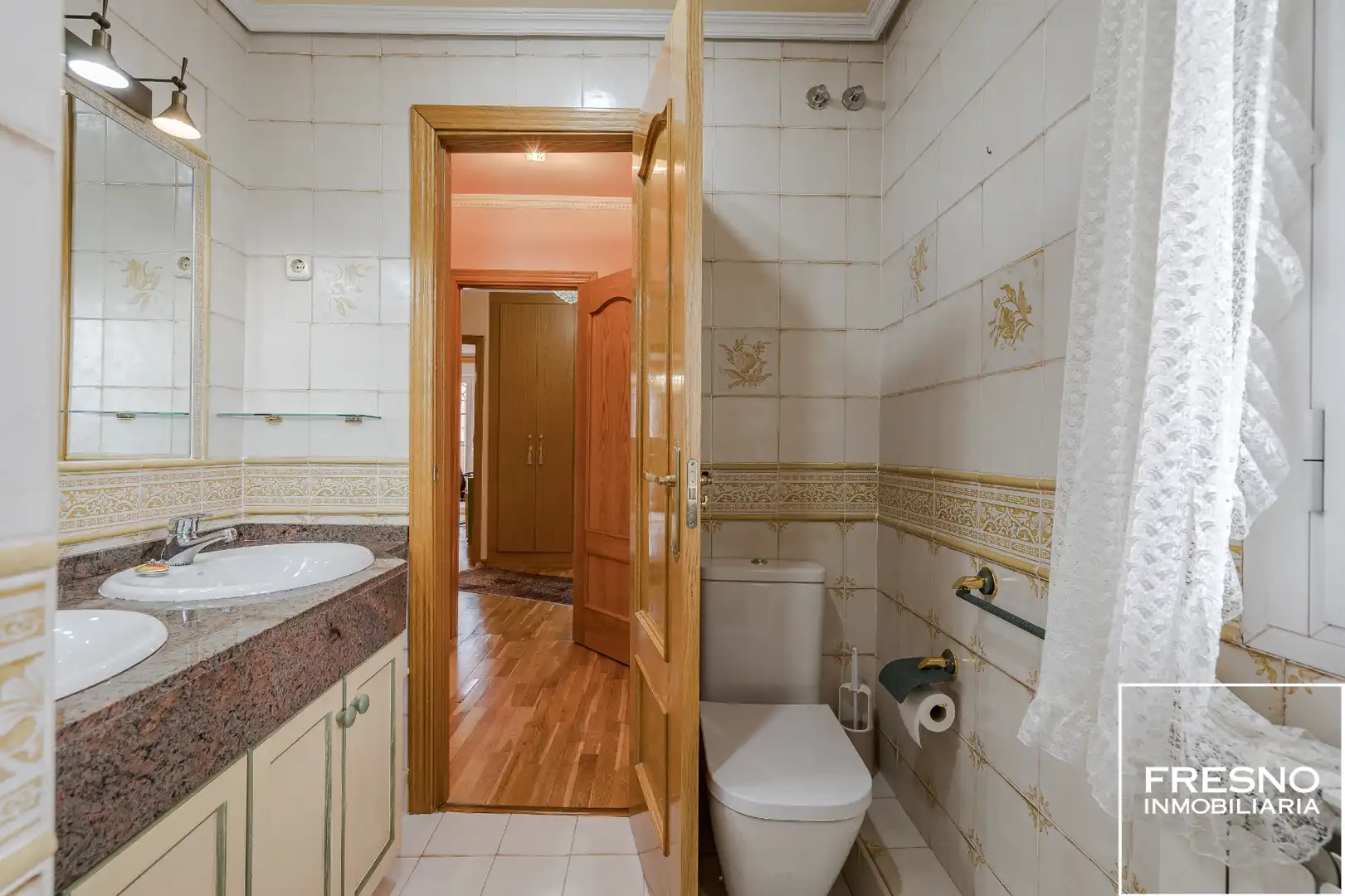 Bathroom of Detached homes for sale in Cobeña  with Air Conditioner, Heating and Private garden