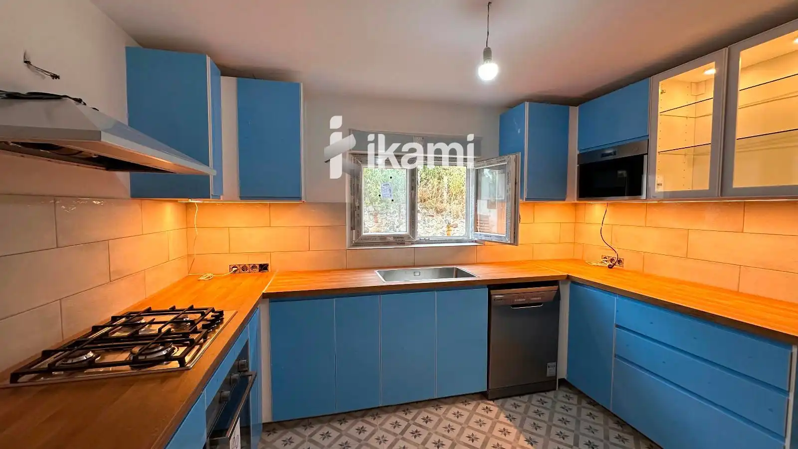 Cuina de Casa o xalet en venda en Blanes amb Jardí privat, Terrassa i Traster