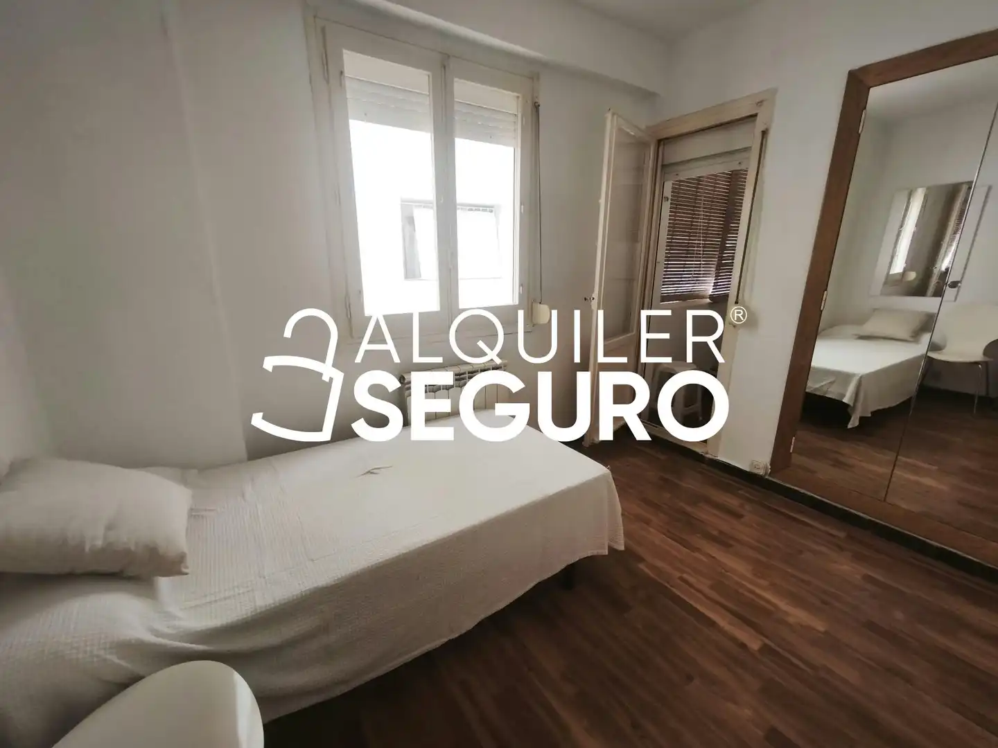 Schlafzimmer von Wohnung zur Miete in Zaragoza mit Heizung, Terrasse und Möbliert