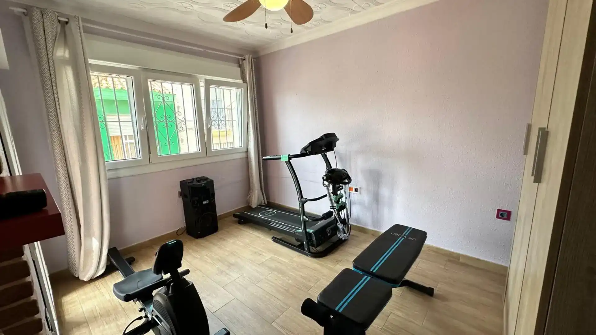 Casa o xalet en venda en La Línea de la Concepción amb Aire condicionat, Jardí privat i Traster