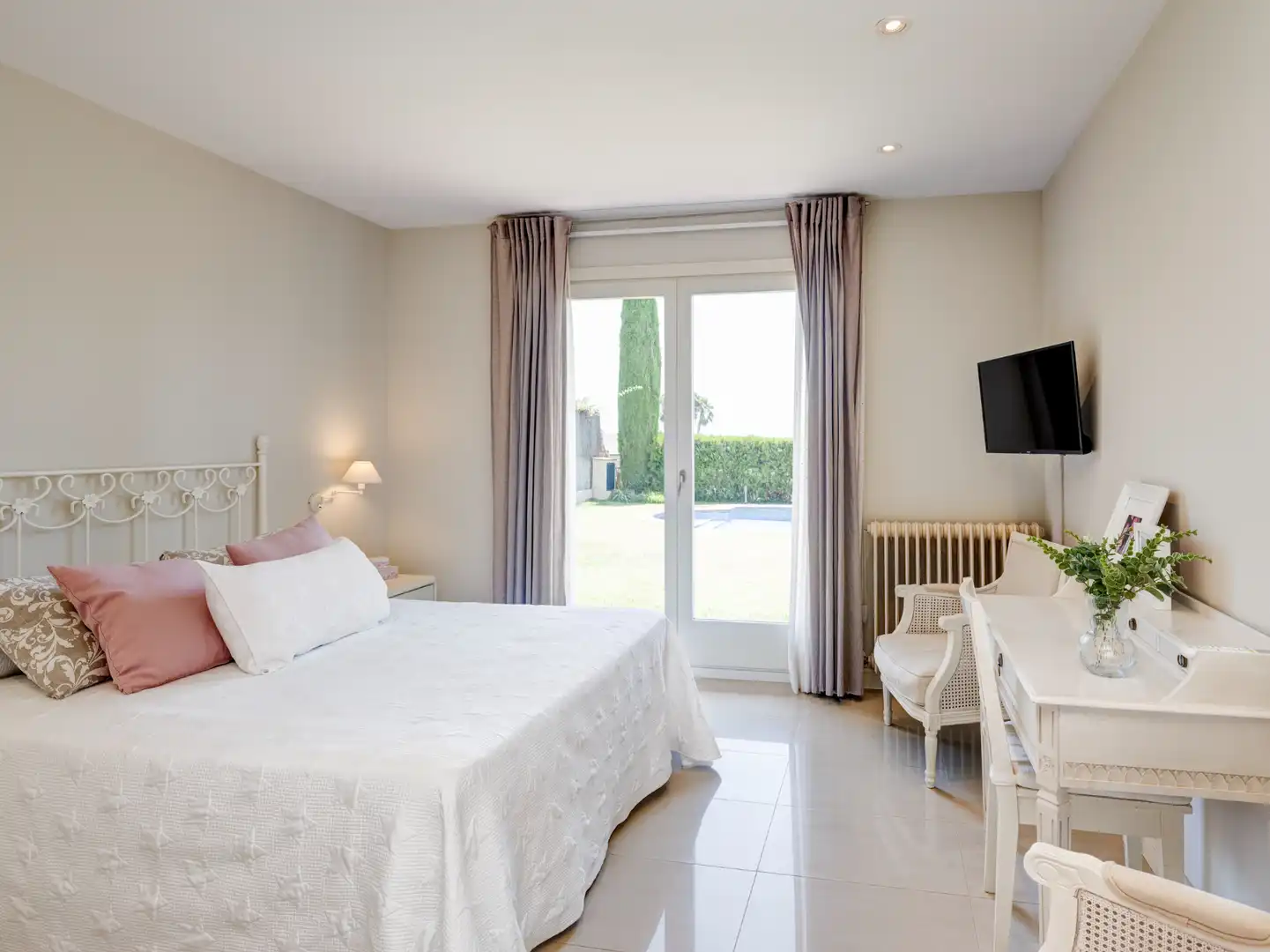Bedroom of Houses for sale in Sant Andreu de Llavaneres  with Air Conditioner, Heating and Private garden