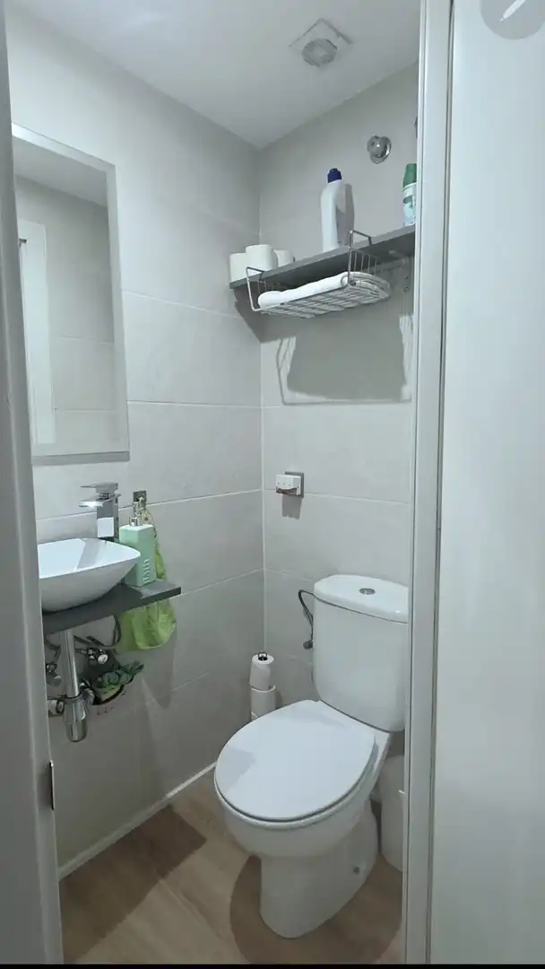 Bathroom of Flat for sale in Girona  with Air Conditioner, Heating and Terrace
