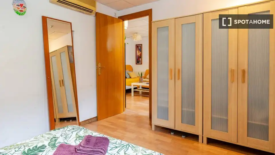 Habitación de Piso de alquiler en Barcelona con Aire acondicionado, Calefacción y Amueblado