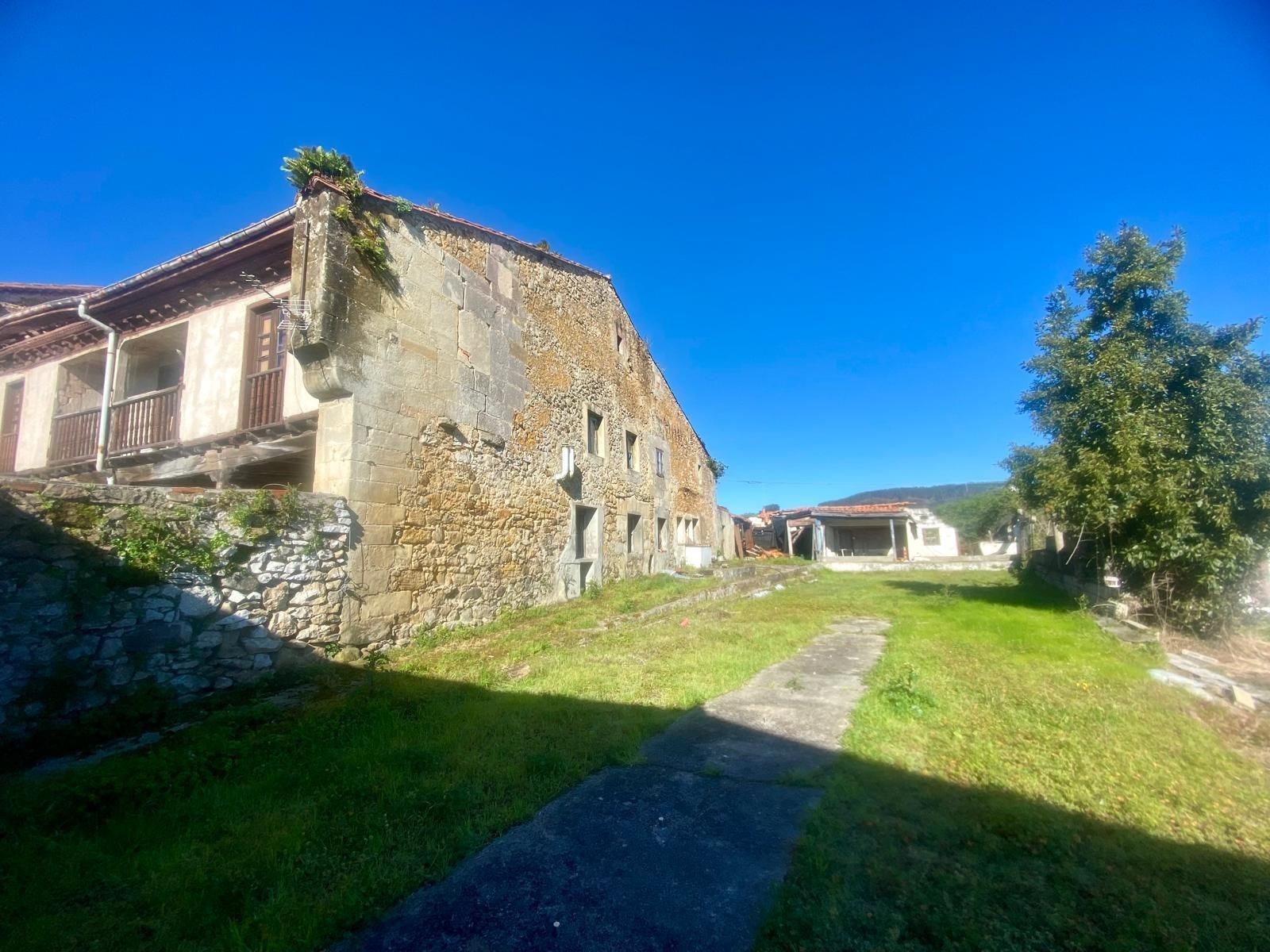 Vista exterior de Casa o xalet en venda en Reocín amb Jardí privat, Traster i Balcó