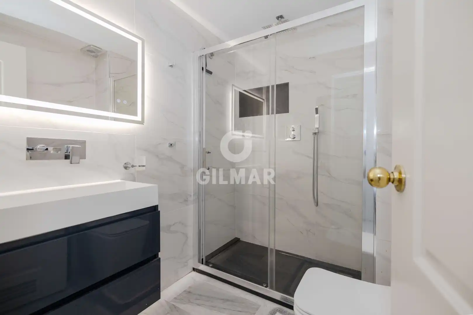 Badezimmer von Wohnung zum Verkauf in Benalmádena mit Heizung, Privatgarten und Abstellraum