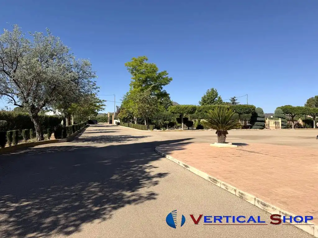 Vista exterior de Casa o xalet en venda en Yecla amb Aire condicionat i Calefacció