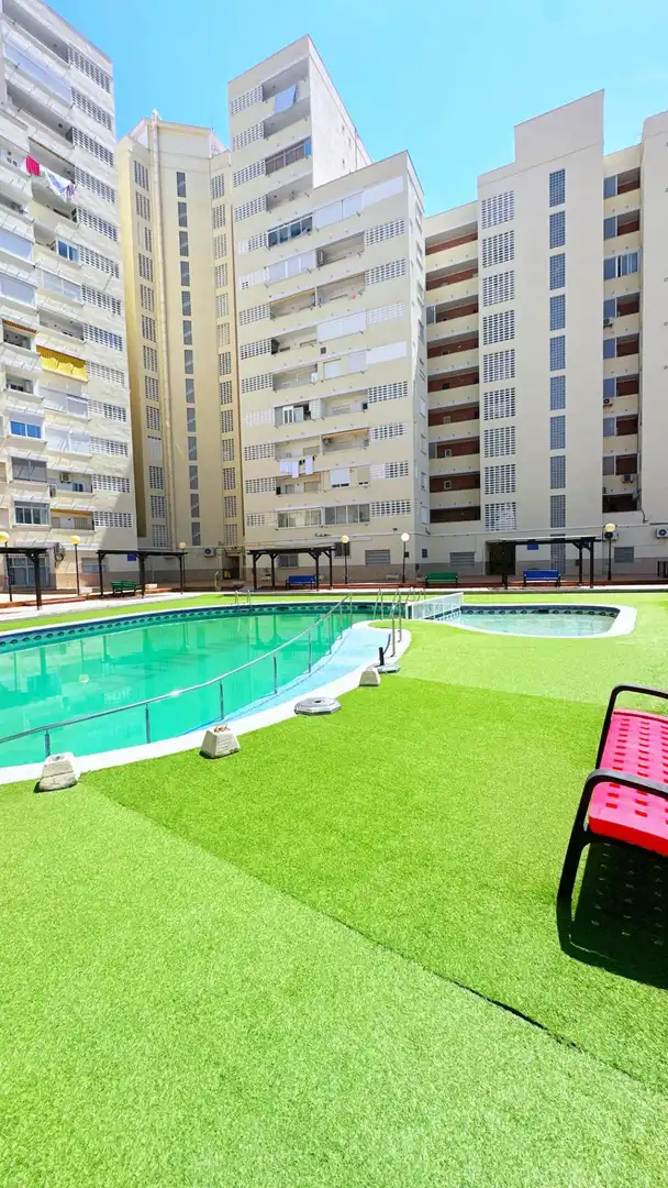 Piscina de Apartamento en venta en Gandia con Amueblado, Balcón y Piscina comunitaria