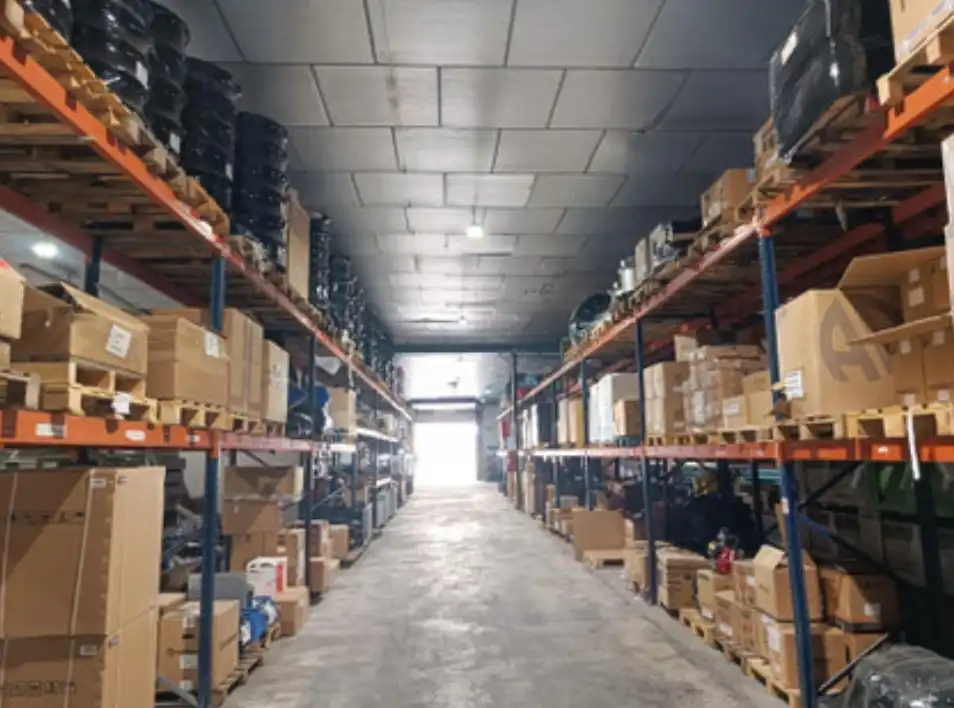 Nave industrielle avec ascenseur à vendre à Alcantarilla