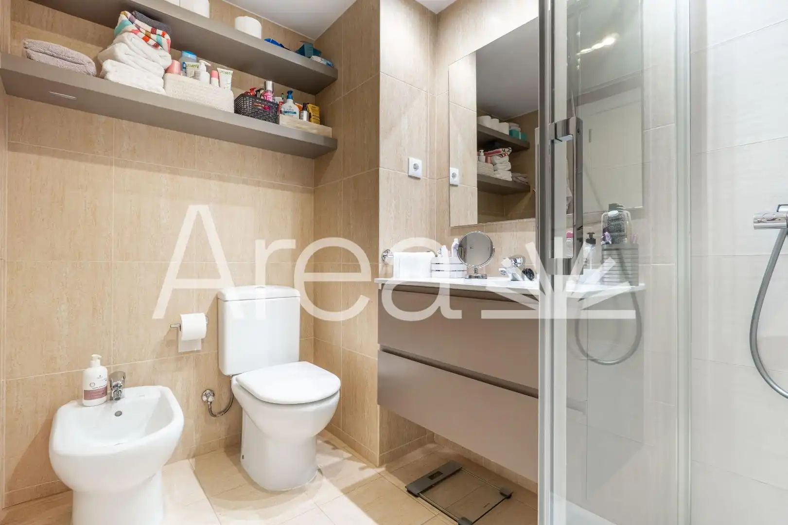 Baño de Piso en venta en Mataró con Aire acondicionado, Calefacción y Terraza