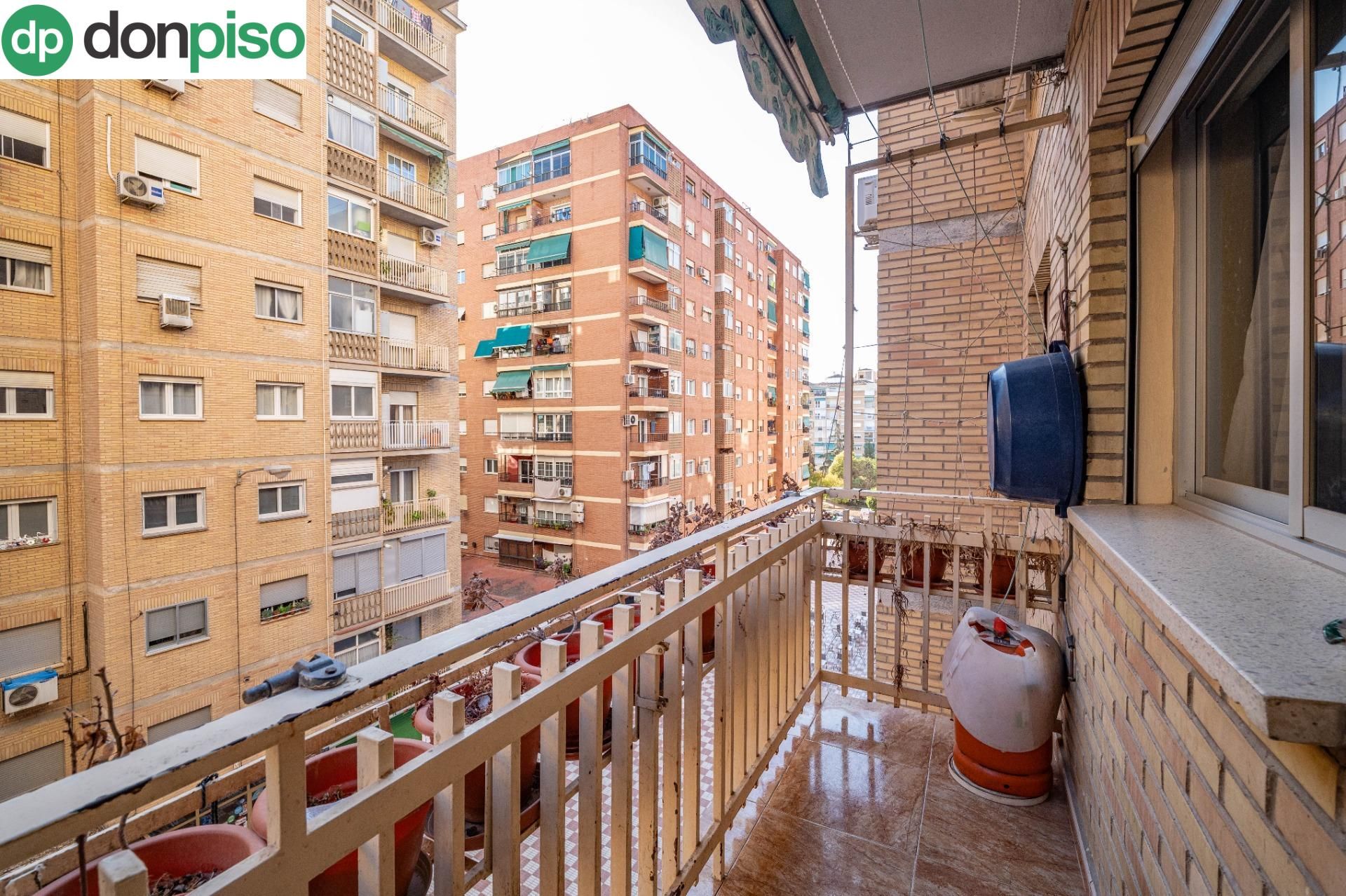 Terraza de Piso en venta en  Granada Capital con Balcón