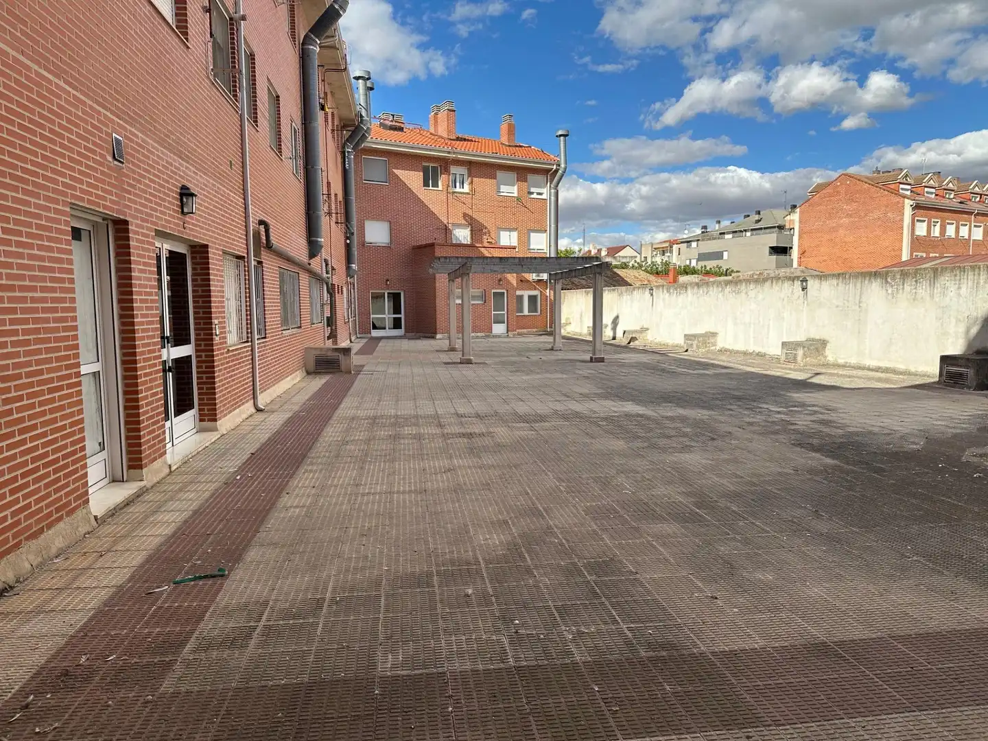 Vista exterior de Piso en venta en Tudela de Duero con Parquet