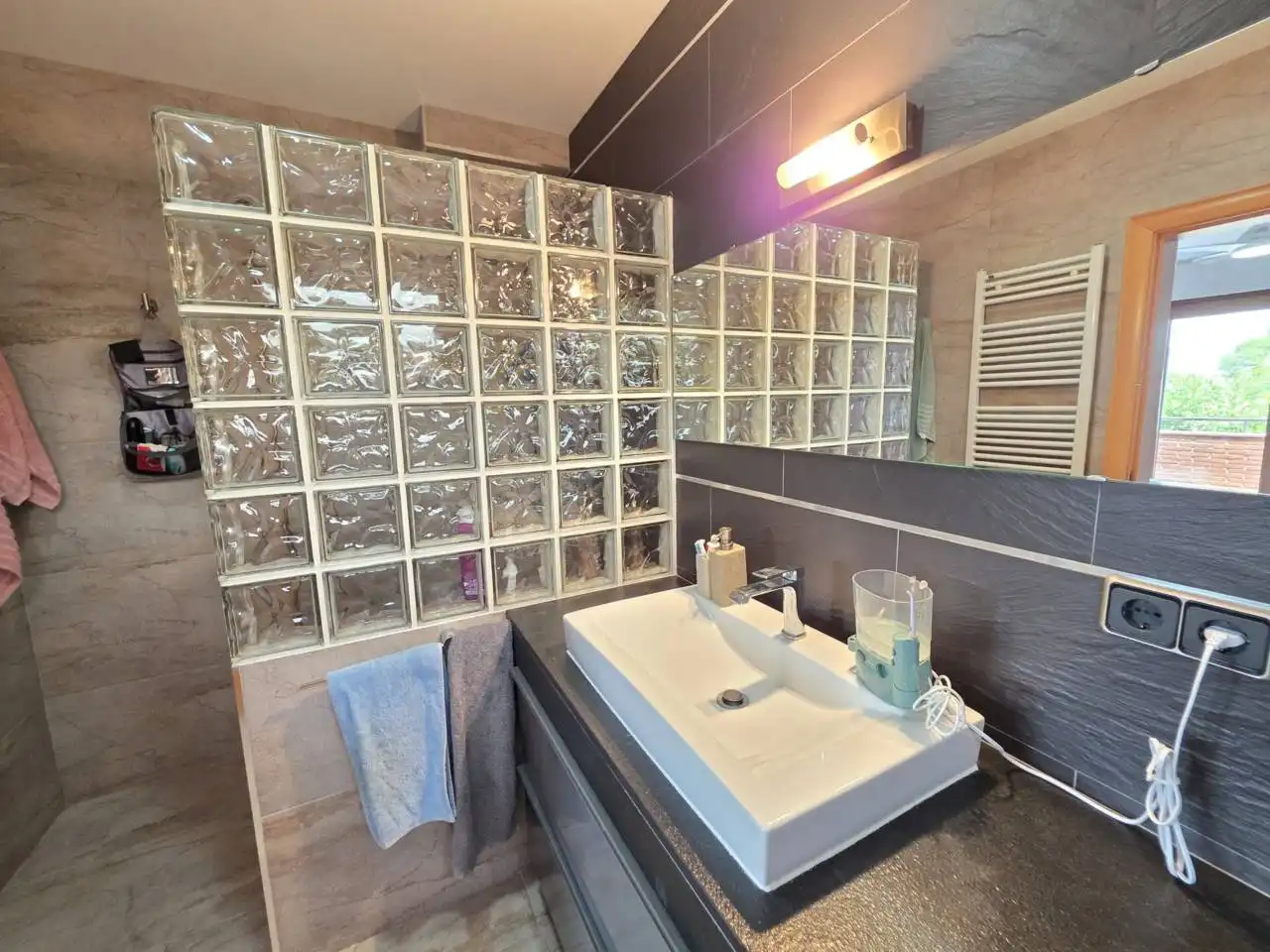 Baño de Casa o chalet en venta en Montcada i Reixac con Aire acondicionado, Calefacción y Jardín privado