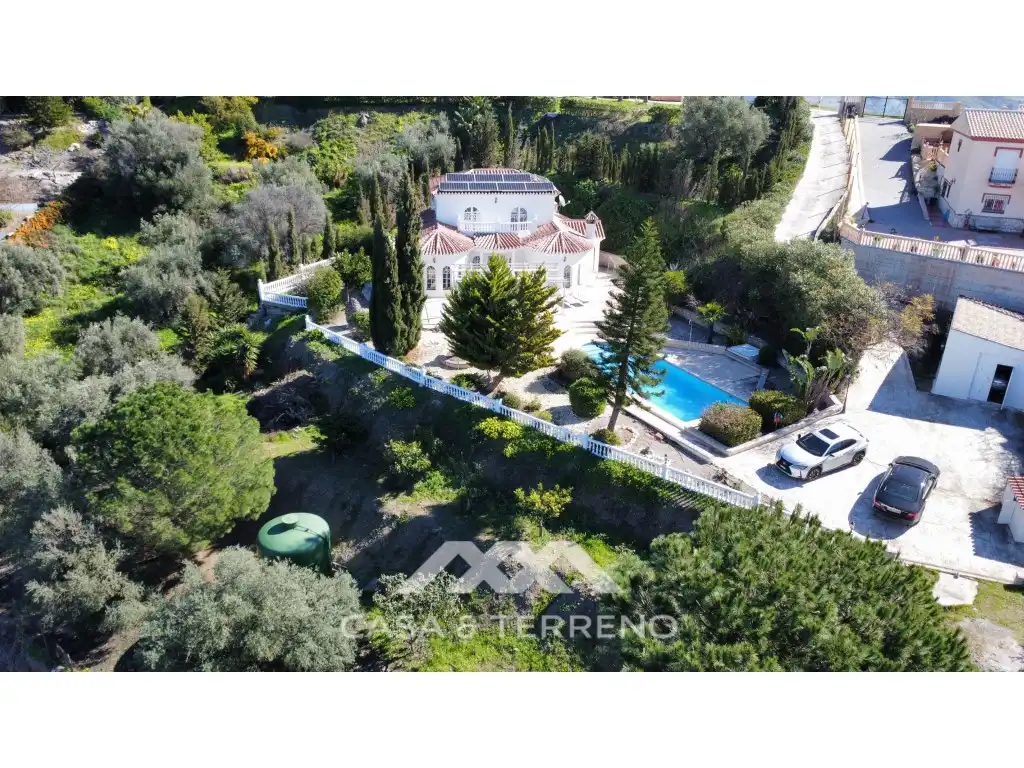 Jardín de Casa o chalet en venta en Algarrobo con Aire acondicionado, Jardín privado y Terraza