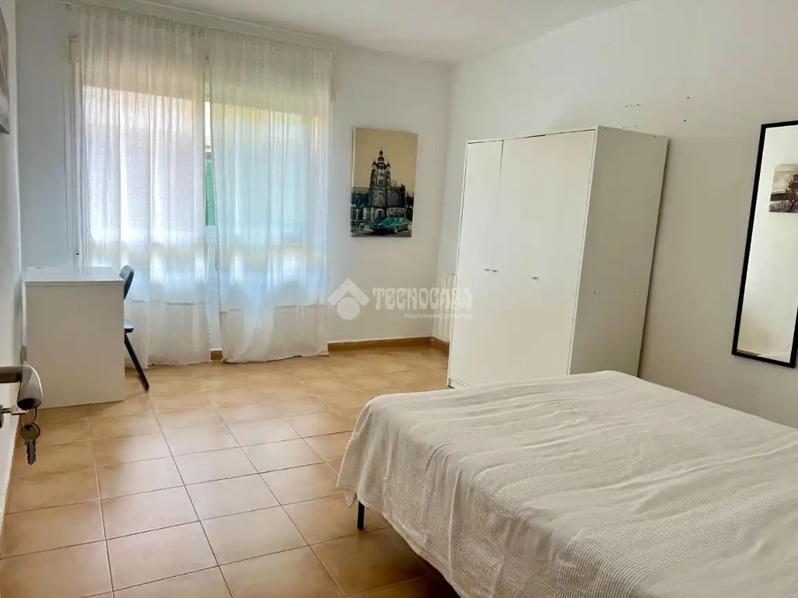 Dormitori de Casa adosada en venda en Alcalá de Henares amb Terrassa