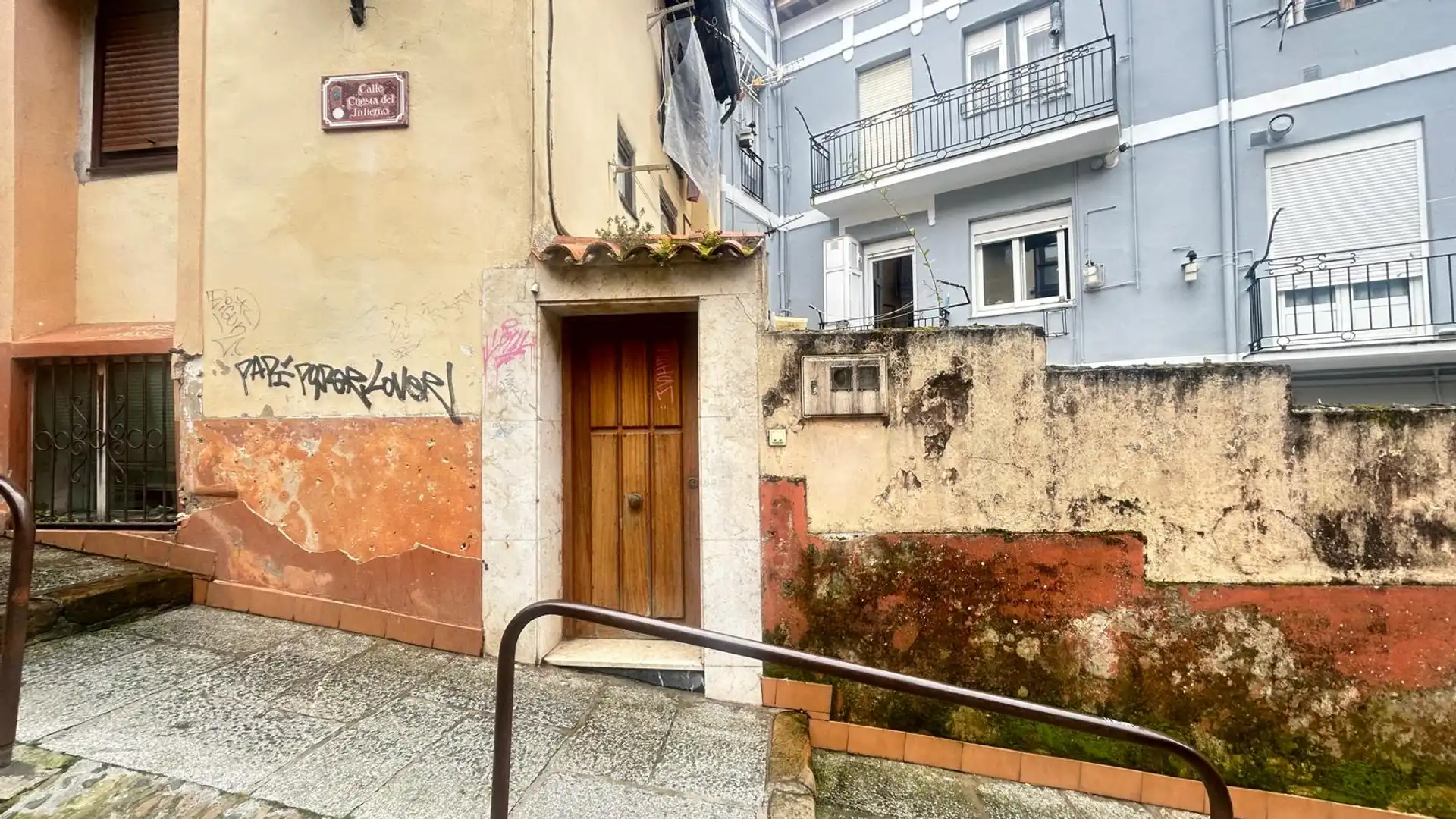 Außenansicht von Haus oder Chalet zum Verkauf in Laredo