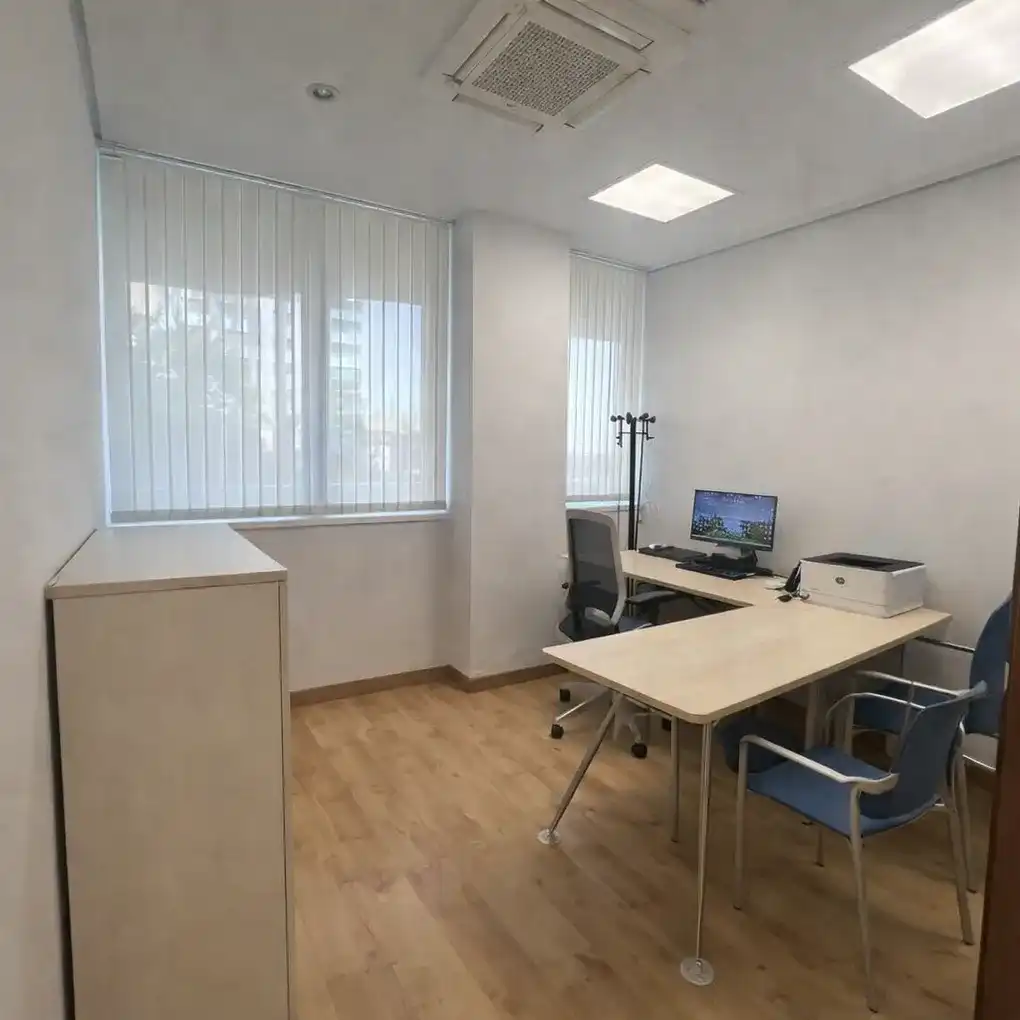 Büro zur Miete in Vitoria - Gasteiz mit Klimaanlage und Heizung