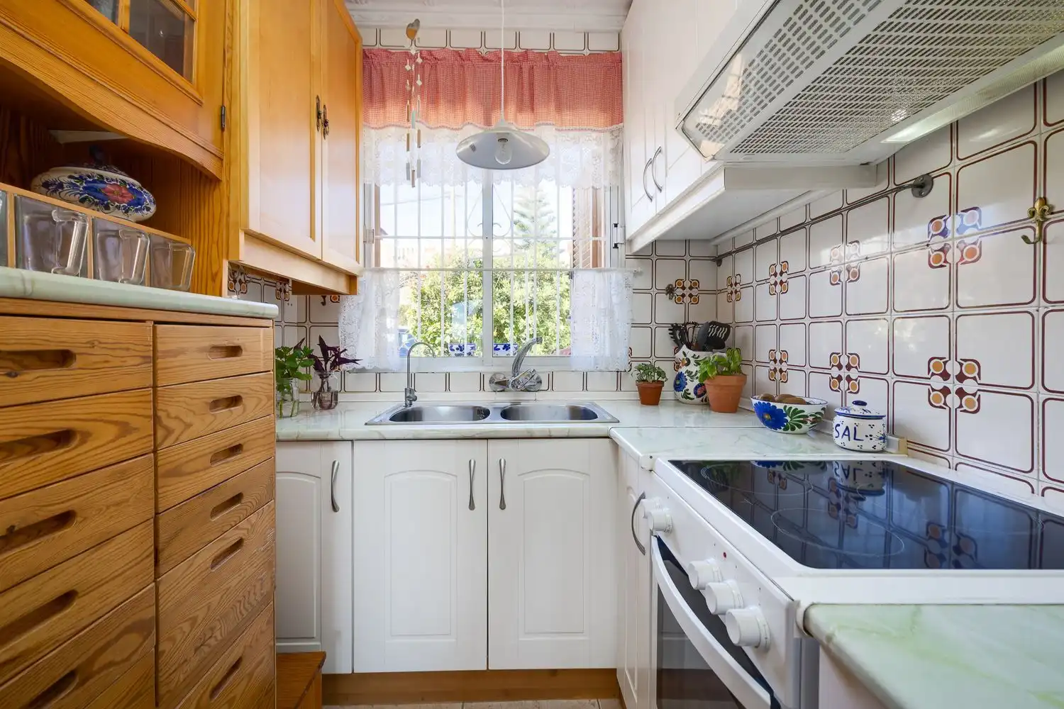Cocina de Casa adosada en venta en Torrevieja con Aire acondicionado, Calefacción y Jardín privado