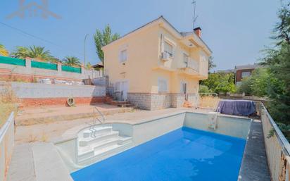 Exterior view of House or chalet for sale in Santa Cruz del Retamar  with Air Conditioner, Terrace and Storage room