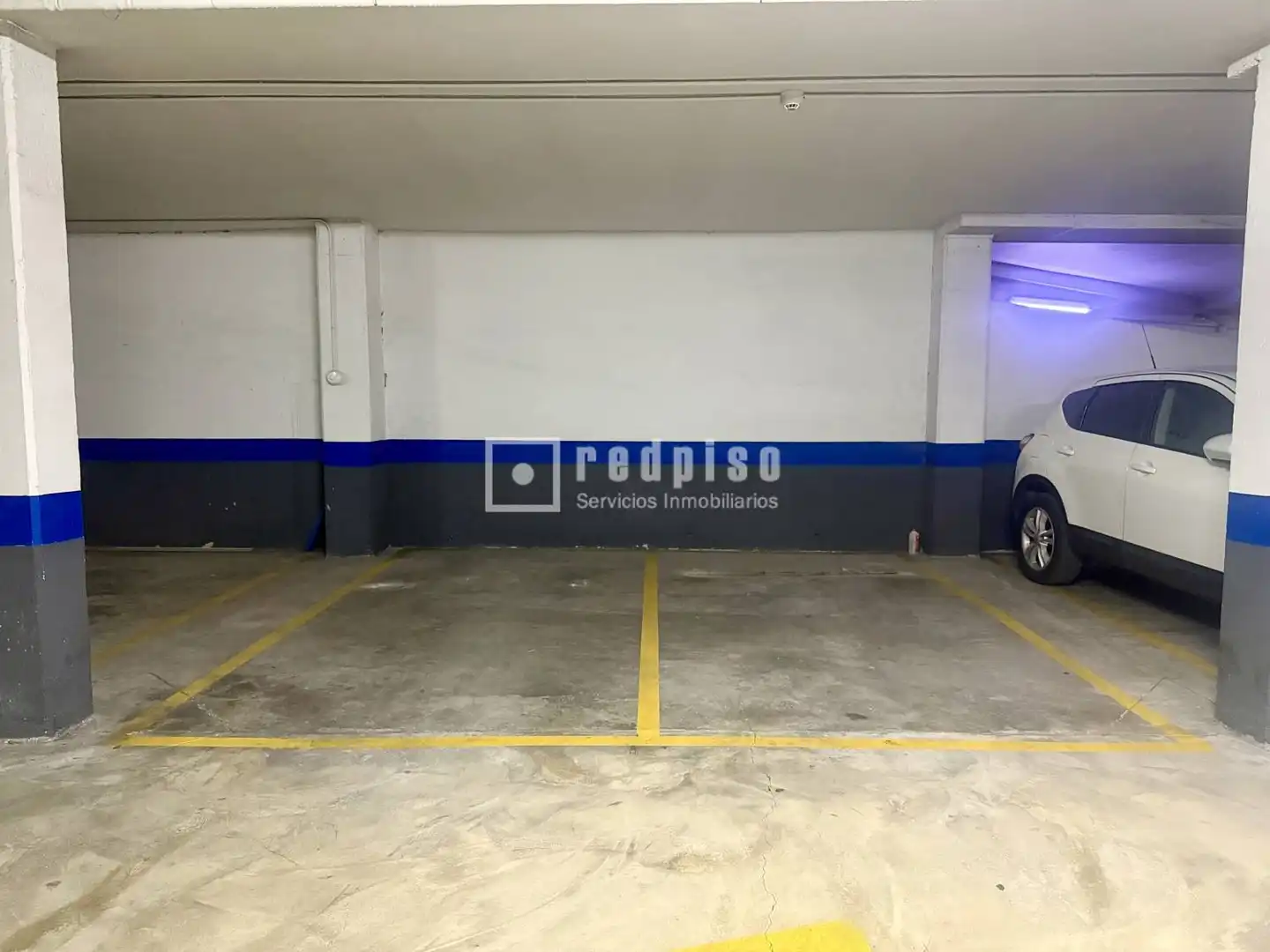 Parking de Ático de alquiler en Madrid con Aire acondicionado, Calefacción y Jardín privado