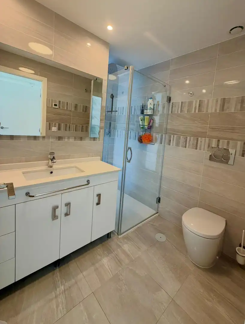 Baño de Apartamento en venta en Torrevieja con Aire acondicionado, Calefacción y Terraza