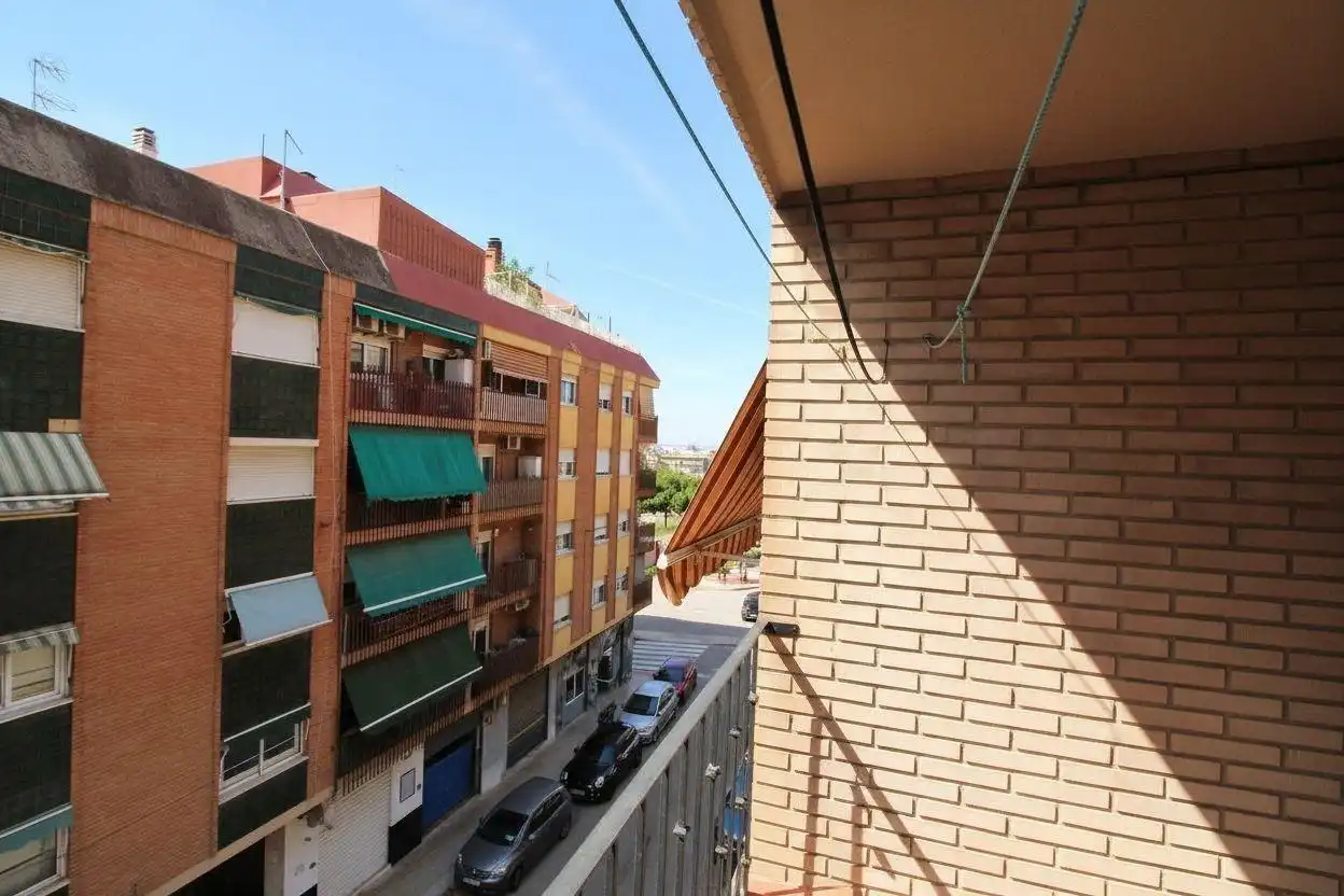Vista exterior de Piso en venta en Paterna con Terraza y Balcón