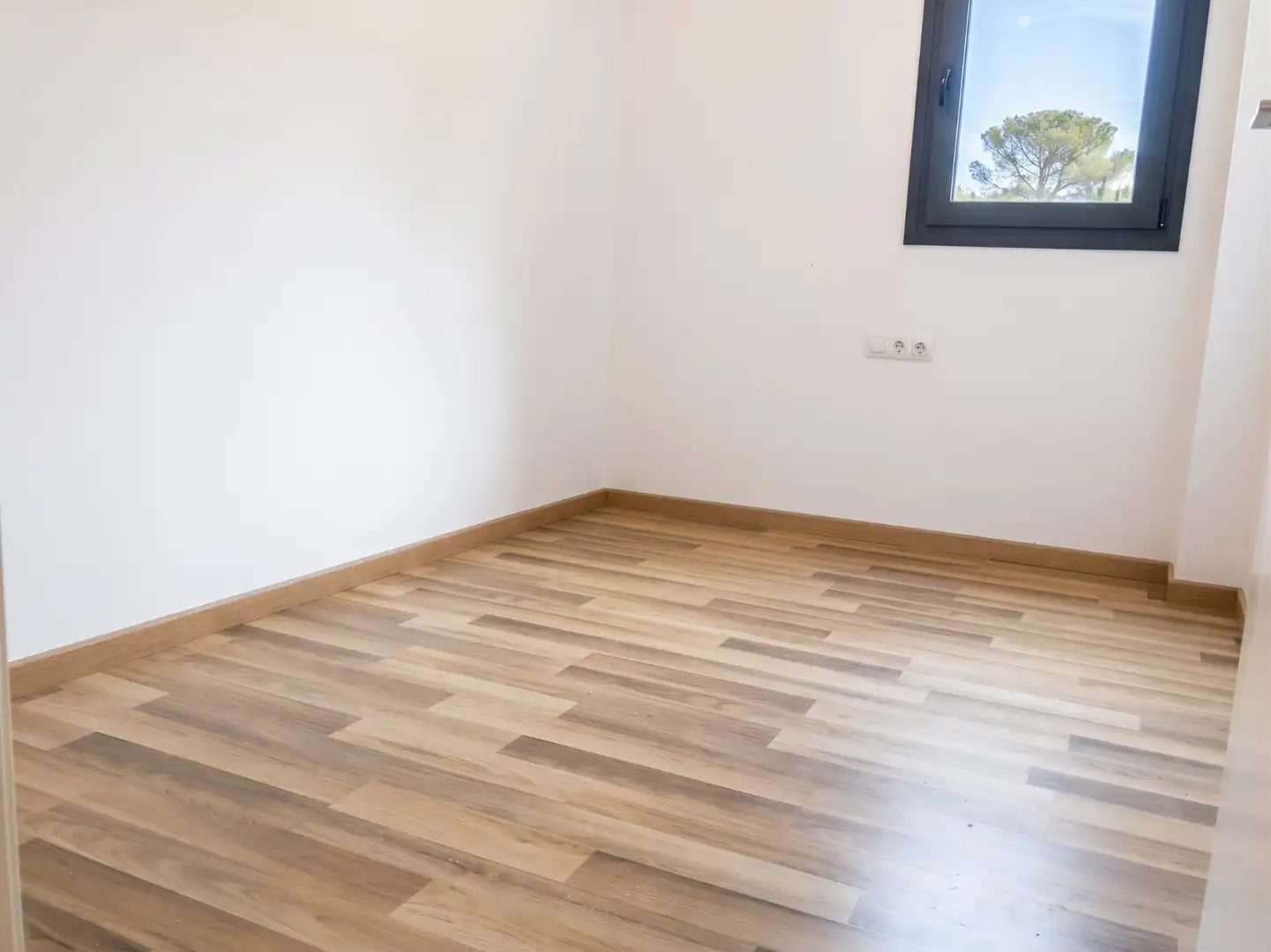 Dormitori de Pis en venda en L'Hospitalet de Llobregat amb Aire condicionat, Calefacció i Jardí privat