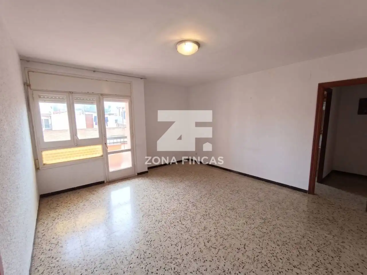 Sala d'estar de Pis en venda en Santa Coloma de Gramenet amb Balcó