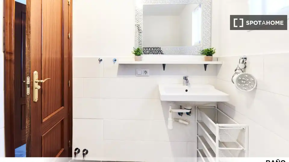 Room in Barrio León