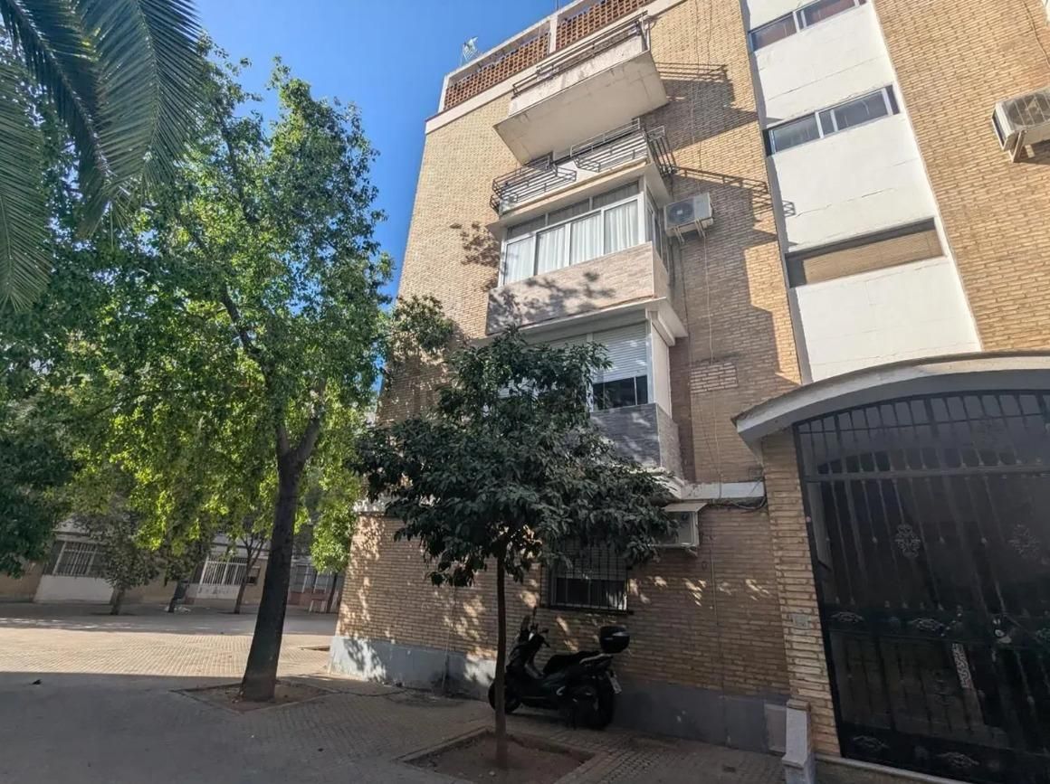 Exterior view of Flat for sale in  Sevilla Capital