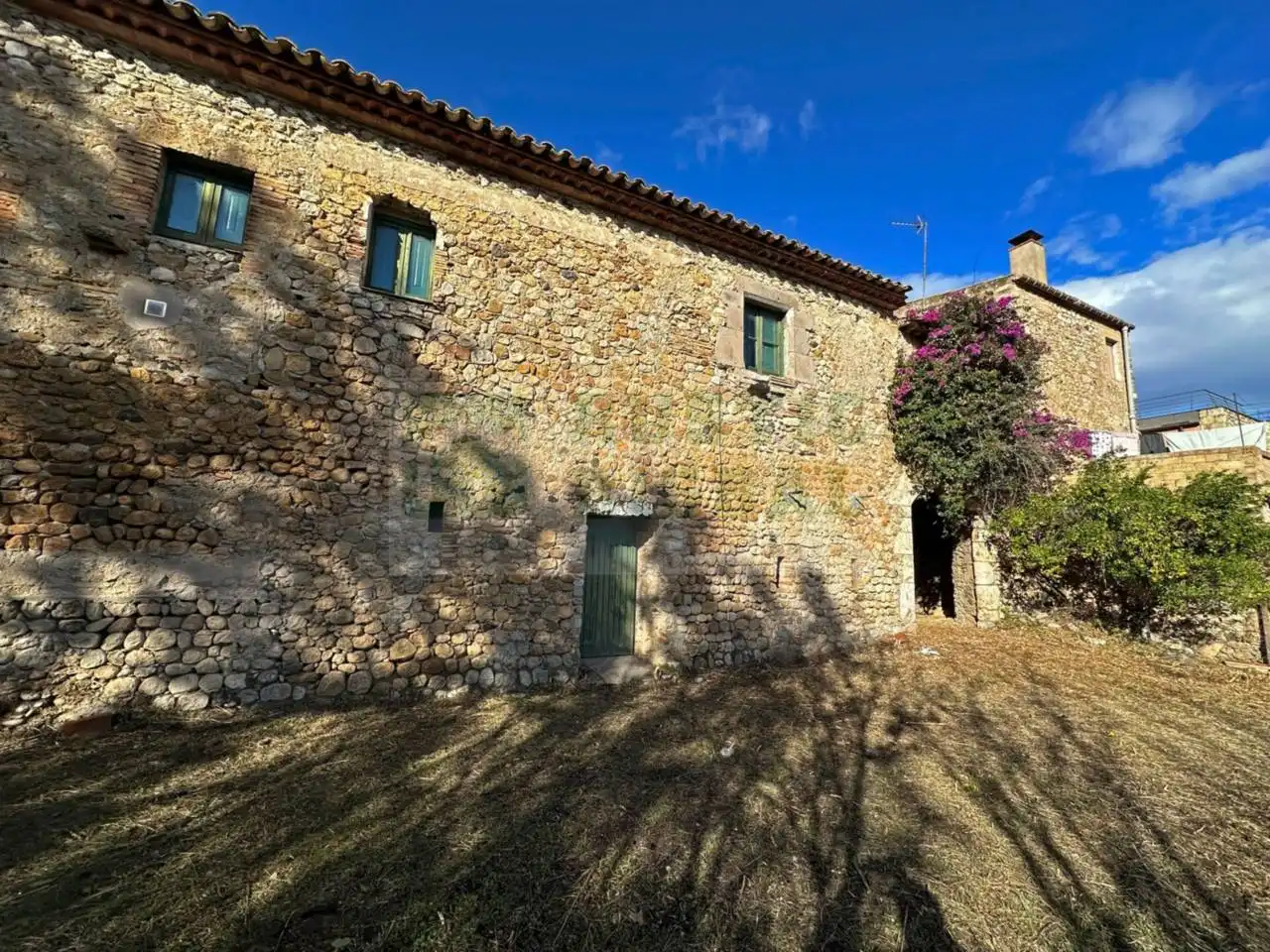 Vista exterior de Finca rústica en venta en Bàscara con Jardín privado