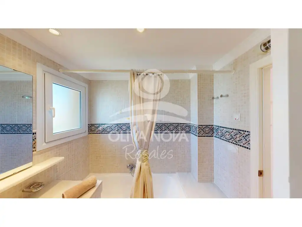 Baño de Casa o chalet en venta en Oliva con Terraza y Piscina