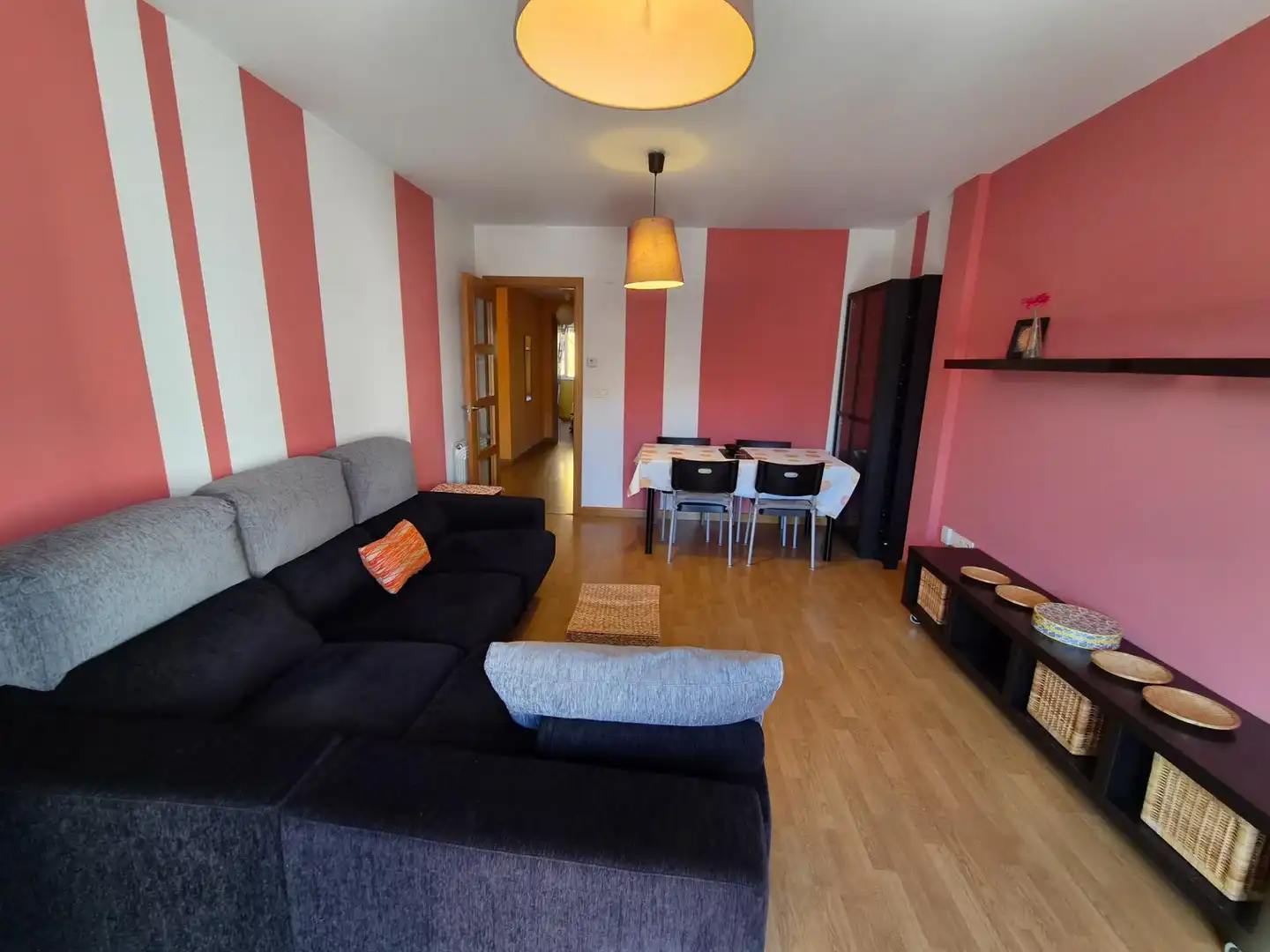 Sala d'estar de Apartament en venda en Ponferrada amb Calefacció, Traster i Moblat