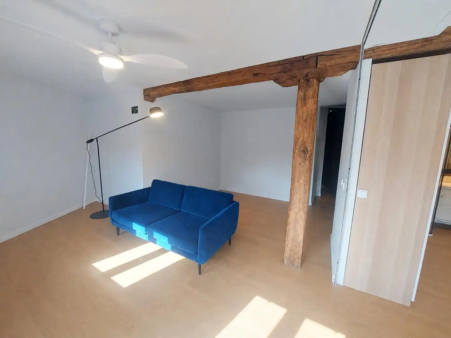 Sala d'estar de Pis en venda en Bilbao  amb Calefacció, Moblat i Balcó