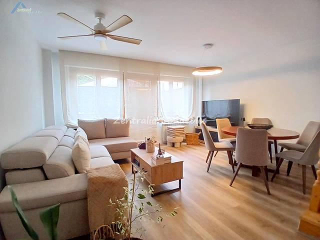 Casa adosada en Venta en Calle LOS CEREZOS en La Puebla de Alfindén