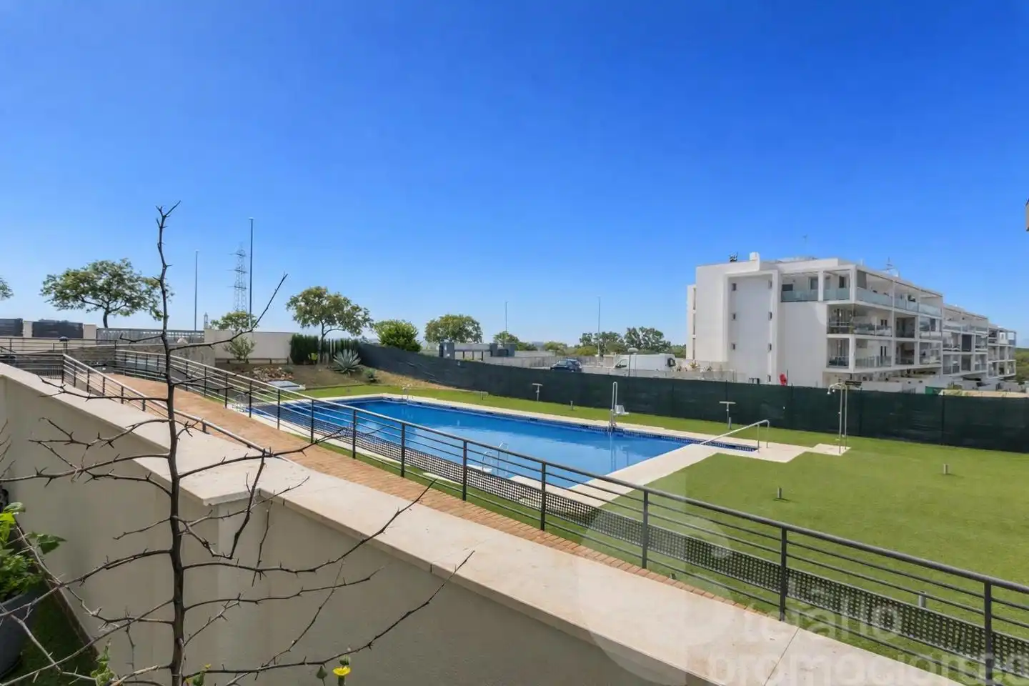 Schwimmbecken von Erdgeschoss zum Verkauf in Málaga mit Klimaanlage, Privatgarten und Parkett