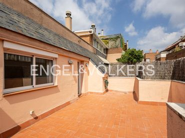 Penthouse with lift to rent in Sarrià - Sant Gervasi