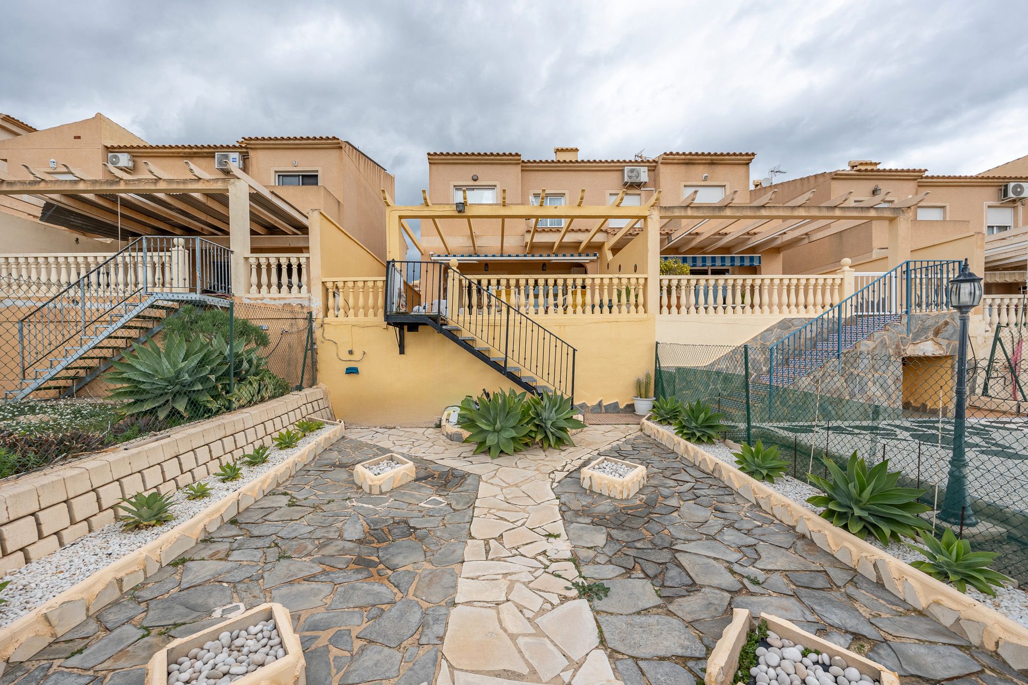 Jardí de Casa adosada en venda en La Nucia amb Piscina i Piscina comunitària