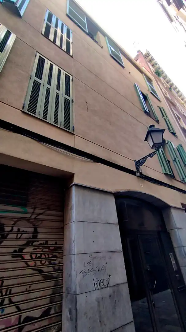 Vista exterior de Piso en venta en Barcelona con Calefacción y Horno