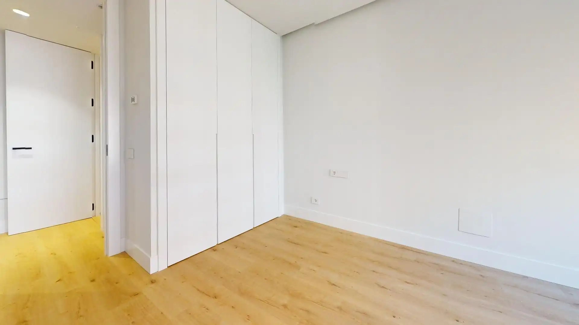 Bedroom of Flat for rent in Madrid  with Air Conditioner, Heating and Storage room