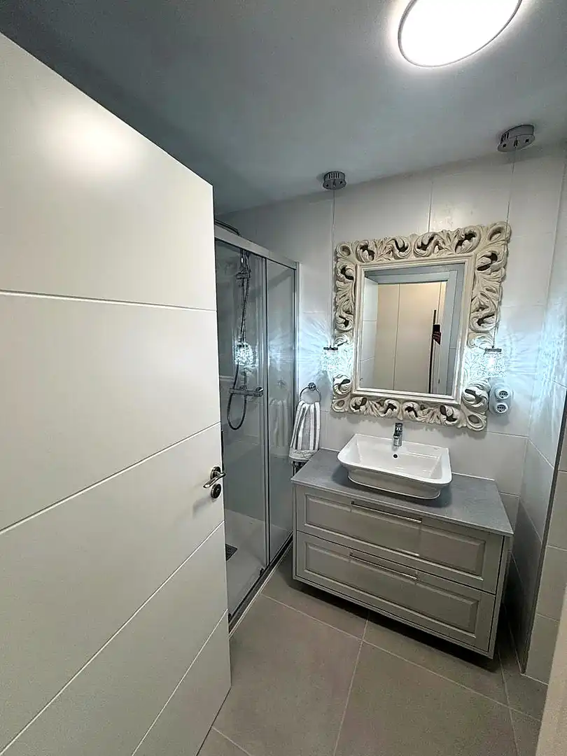 Baño de Apartamento en venta en Marbella con Aire acondicionado, Terraza y Trastero