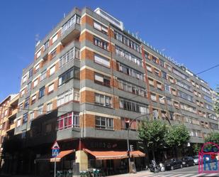 Vista exterior de Pis de lloguer en León Capital  amb Calefacció, Terrassa i Traster