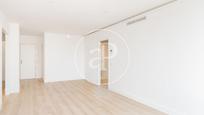 Sala d'estar de Pis en venda en  Madrid Capital amb Aire condicionat, Calefacció i Terrassa
