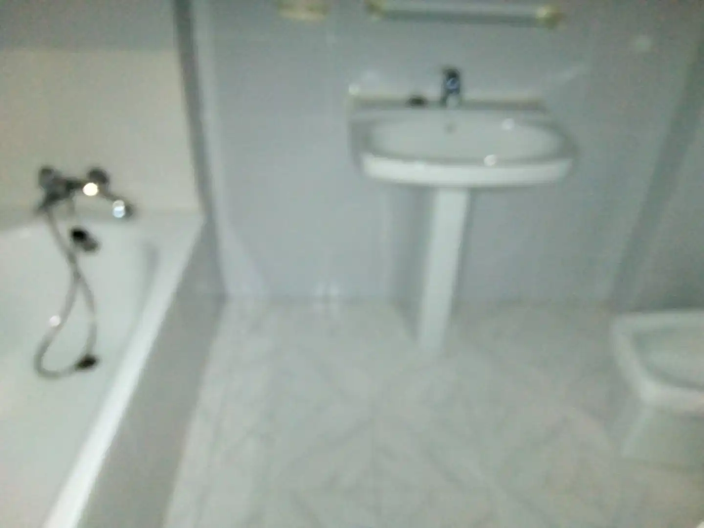 Bathroom of Flat for sale in Madrid  with Air Conditioner and Heating
