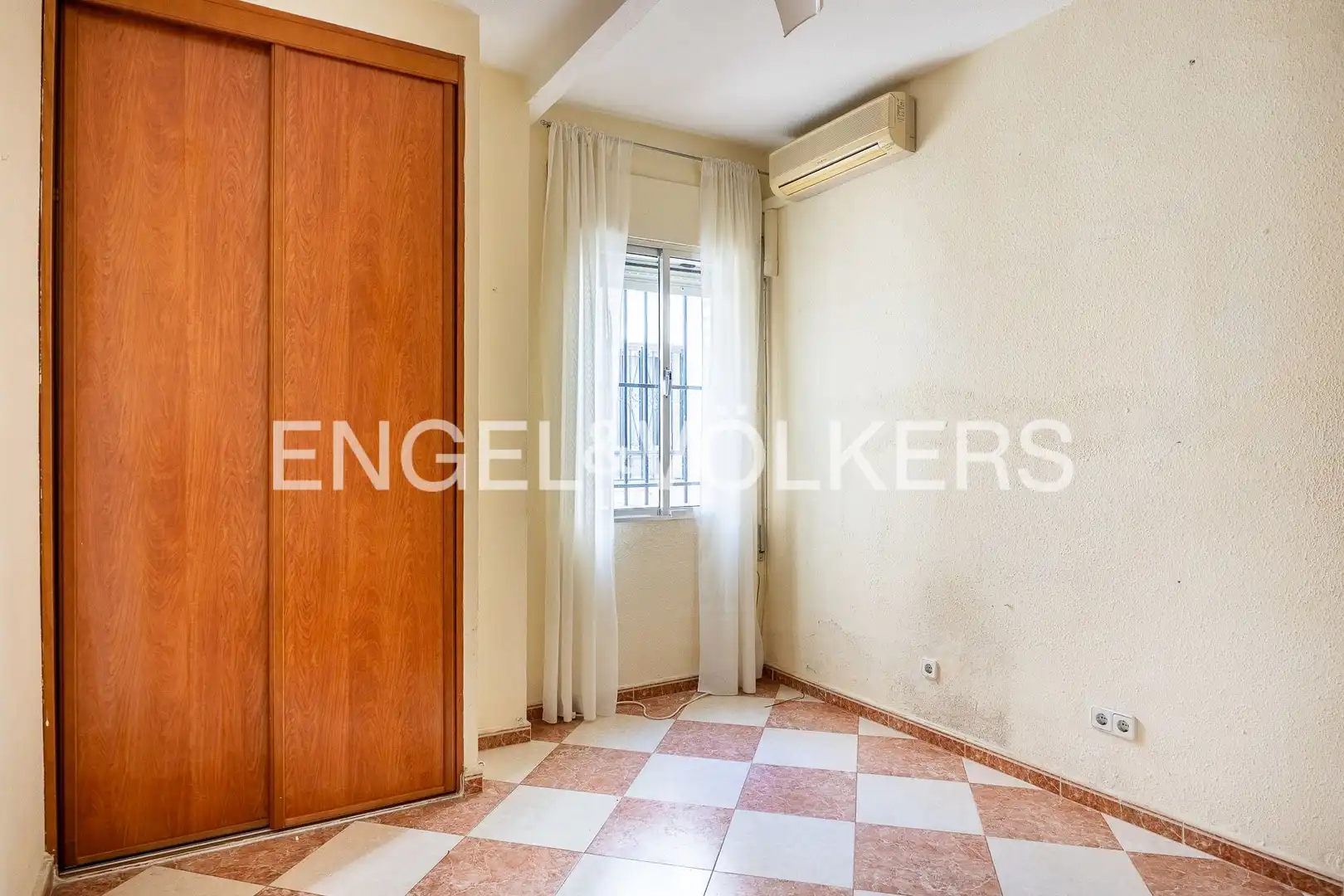 Flat for sale in Sevilla  with Heating, Terrace and Storage room